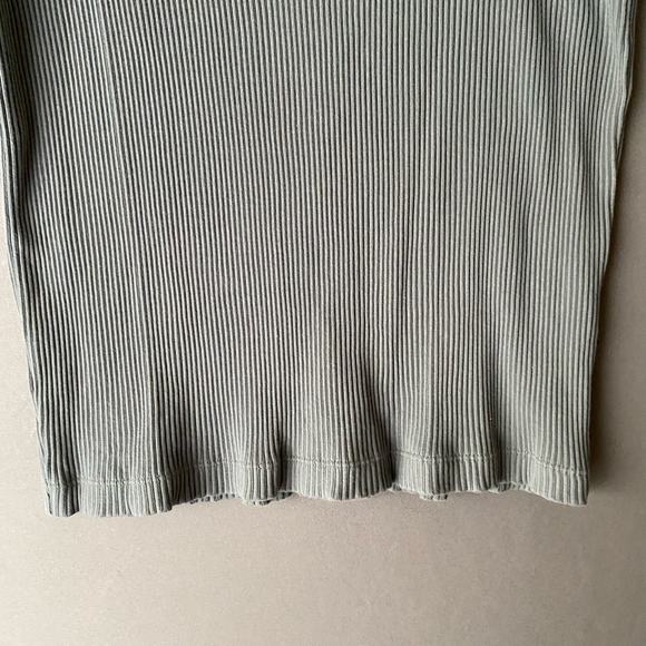 Uniqlo sz S ribbed tank top - Picture 3 of 8
